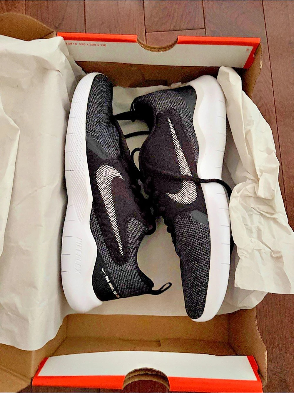 Nike Flex Experience Run 10 Women's Black & White US 8 W NWT